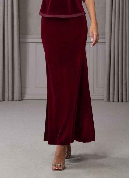 Stenaus Zana Velvet Skirt
( Final Sale ) Stenaus Zana Velvet Skirt
( Final Sale )