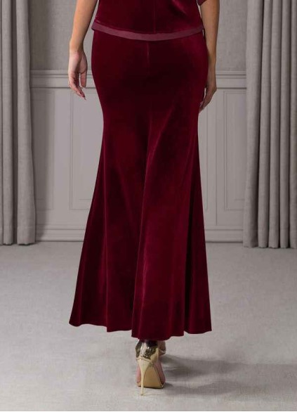 Stenaus Zana Velvet Skirt
( Final Sale ) Stenaus Zana Velvet Skirt
( Final Sale )