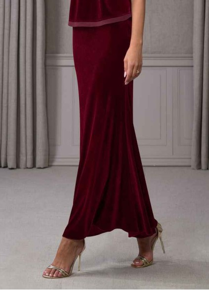 Stenaus Zana Velvet Skirt
( Final Sale ) Stenaus Zana Velvet Skirt
( Final Sale )