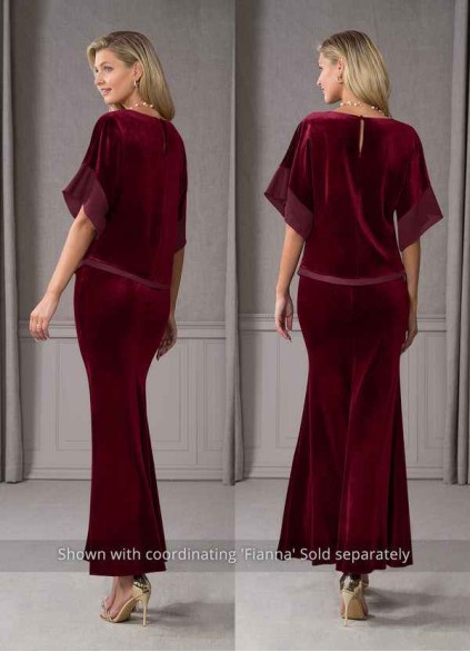 Stenaus Zana Velvet Skirt
( Final Sale ) Stenaus Zana Velvet Skirt
( Final Sale )