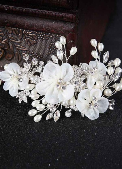 White Floral And Pearl Hairpins White Floral And Pearl Hairpins